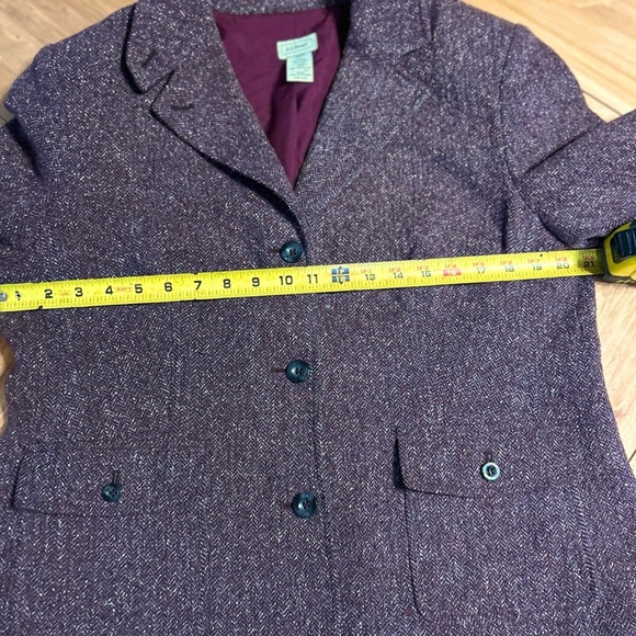 L.L. Bean medium wool nylon silk blazer. In excellent condition. Burgundy color - Picture 7 of 11